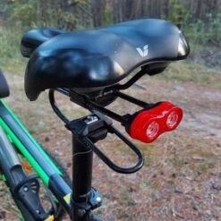 Feu Arrière De Vélo Rouge - 2 LEDs - Feu De Vélo + Piles -Vélos Équipement Magasin feu arriere de velo rouge 2 leds feu de velo piles 3