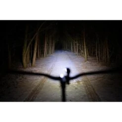 Feu De Vélo Phare LED - USB C Rechargeable - 1200 Lumens -Vélos Équipement Magasin feu de velo phare led usb c rechargeable 1200 lumens 3