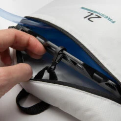 Rockrider HOUSSE ISOTHERME POCHE À EAU BLANCHE 2L -Vélos Équipement Magasin housse isotherme poche a eau blanche 2l 4