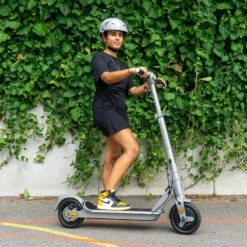 Trottinette électrique 85 Signature - Autonomie 35km - AVEC CLIGNOTANTS -Vélos Équipement Magasin trottinette electrique 85 signature autonomie 35km avec clignotants 4