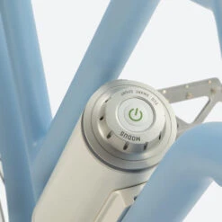 VÉLO DE VILLE ELECTRIQUE 330w - PNEUS 700c - LÉGER 18kg - CONFORT BLEU CLAIR -Vélos Équipement Magasin velo de ville electrique 330w pneus 700c leger 18kg confort bleu clair 2