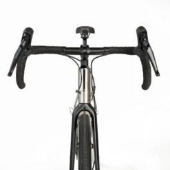 VELO GRAVEL TRIBAN GRVL 900 HOMME Cadre Titane 6 VELO GRAVEL TRIBAN GRVL 900 HOMME Cadre Titane -Vélos Équipement Magasin velo gravel triban grvl 900 homme cadre titane 4