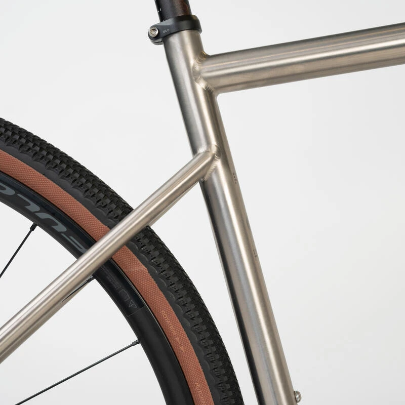 VELO GRAVEL TRIBAN GRVL 900 HOMME Cadre Titane VELO GRAVEL TRIBAN GRVL 900 HOMME Cadre Titane -Vélos Équipement Magasin velo gravel triban grvl 900 homme cadre titane 6