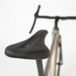 VELO GRAVEL TRIBAN GRVL 900 HOMME Cadre Titane 9 VELO GRAVEL TRIBAN GRVL 900 HOMME Cadre Titane -Vélos Équipement Magasin velo gravel triban grvl 900 homme cadre titane 7