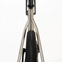 VELO GRAVEL TRIBAN GRVL 900 HOMME Cadre Titane 10 VELO GRAVEL TRIBAN GRVL 900 HOMME Cadre Titane -Vélos Équipement Magasin velo gravel triban grvl 900 homme cadre titane 8