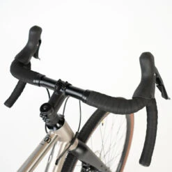 VELO GRAVEL TRIBAN GRVL 900 HOMME Cadre Titane 11 VELO GRAVEL TRIBAN GRVL 900 HOMME Cadre Titane -Vélos Équipement Magasin velo gravel triban grvl 900 homme cadre titane 9