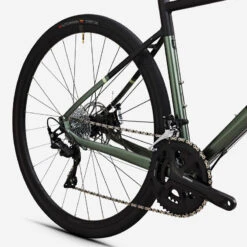 VELO GRAVEL TRIBAN RC520 GRAVEL KAKI BICOLORE NOIR SHIMANO 105 4 VELO GRAVEL TRIBAN RC520 GRAVEL KAKI BICOLORE NOIR SHIMANO 105 -Vélos Équipement Magasin velo gravel triban rc520 gravel kaki bicolore noir shimano 105 2